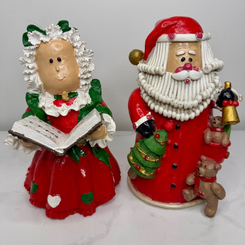Vintage Folk Art Christmas Figurines Santa Claus & Mrs. Claus Caroler Set 10β